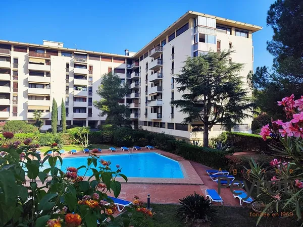 Appartement DUPLEX T3 (77m²) + TERRASSE 100m² + Parking