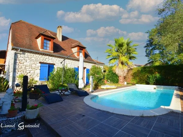 Maison à vendre 6 pièces (24) Magnifique Perigourdine trois chambre et piscine sur la commune du Fle
