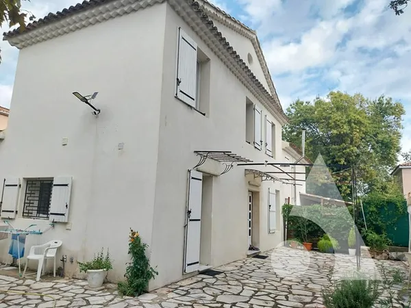 Maison Vidauban de 109 m² avec 1 studio indépendant sur 503m² de terrain
