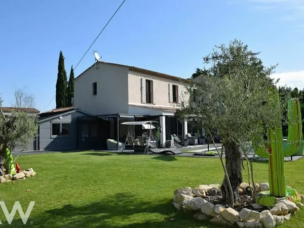 Villa contemporaine d'exception avec piscine, jacuzzi et vue imprenable sur les Alpilles - Exclusivi