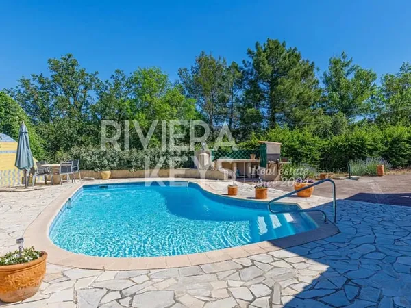 TARADEAU : Maison 5 pièces au calme en parfait état, piscine et jardin