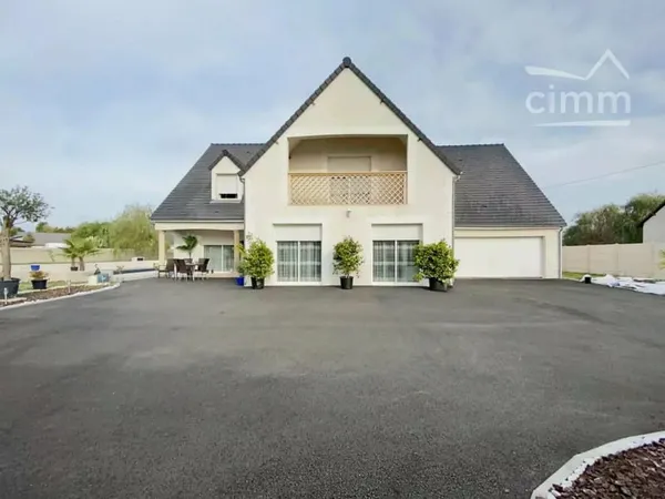 Grande maison 235 m², 5 chambres, piscine, grand terrain.