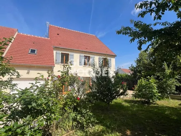 Maison récente à vendre à Compiègne - 5 chambres, jardin, garage double