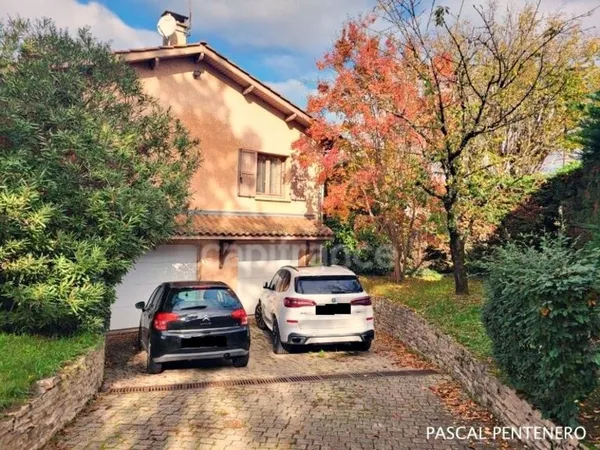 DECINES CHARPIEU maison 5 chambres 153m2, 1 grand sous-sol, terrain clos