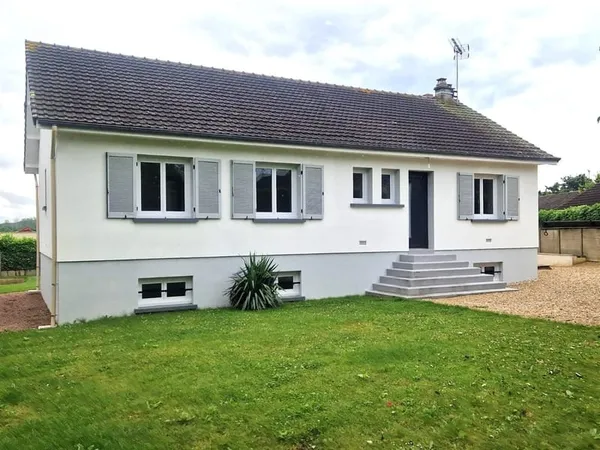 Belle maison traditionnelle sur sous-sol total, proche des c