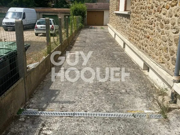PROCHE GARE DE JUVISY : Deux places de parking dans le Val d'Athis Mons - Opportunité d'investisseme