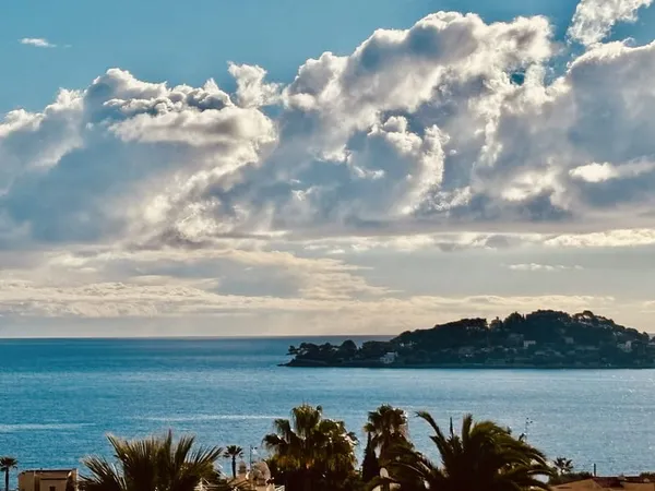 Beaulieu-sur-Mer 3P traversant avec terrasse vue mer