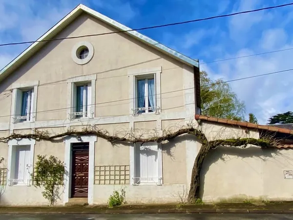 Grande maison de ville à quelques pas du centre-ville