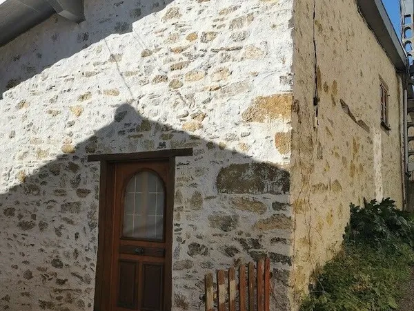 Au pied de Montségur Dans un hameau tranquille.