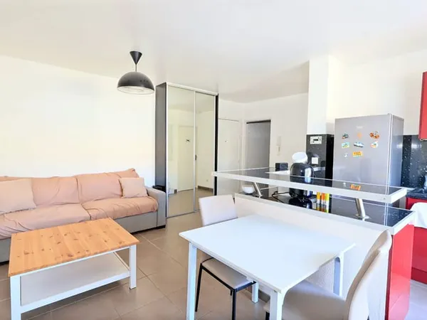 VENTE : appartement T2 à MAUGUIO avec balcon et garage