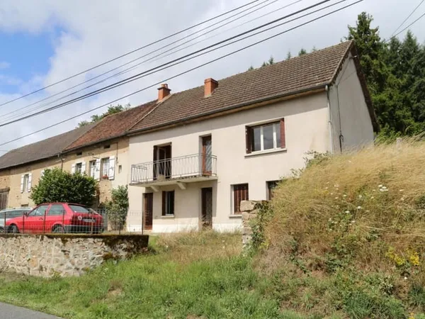 Maison de campagne à vendre ouvrant sur un petit coteau