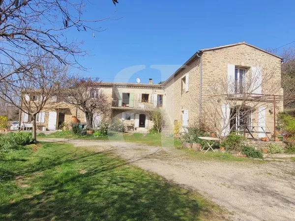 Mas de caractère dans un environnement privilégié - GRIGNAN