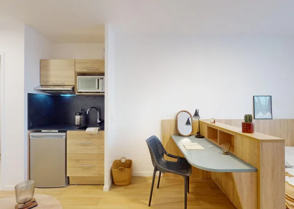 Appartement Location Saint-Cyr-l'École 1p 14m² 741€