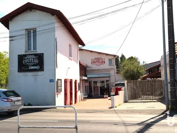Local commercial 400 m²