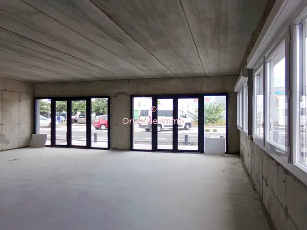 LOCAL COMMERCIAL 100 M2