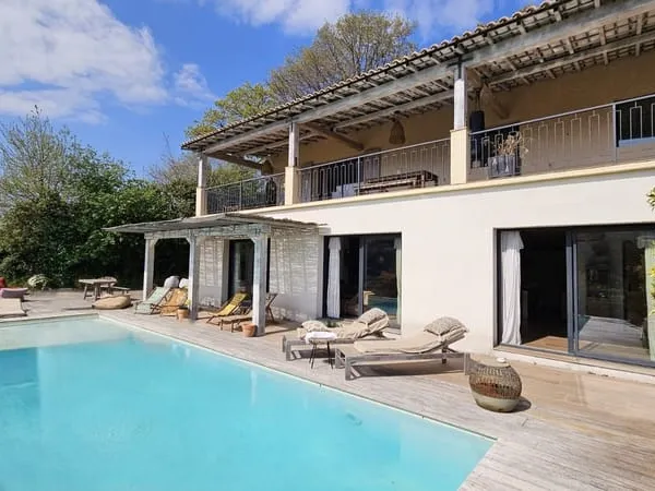 Antibes : Charmante Maison 5 Pièces de 220 M2 sur Terrain de