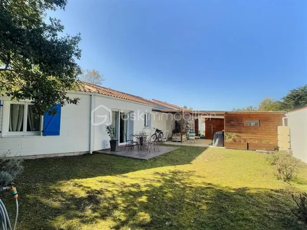 Longère familiale de 163 m² avec T1 indépendant et terrain clos de 1300m2 à Saint-Jean-de-Monts