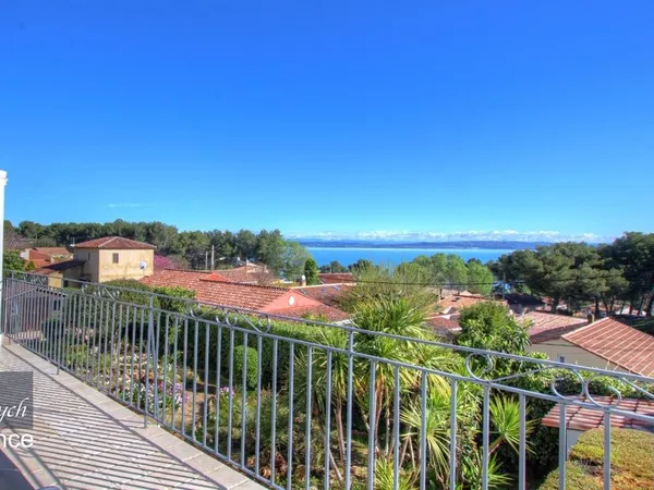 Dpt Bouches du Rhône (13), à vendre SAINT MITRE LES REMPARTS maison P8 de 230 m²Grande villa familia