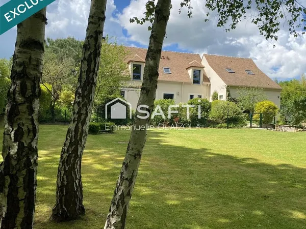 300 m2 au sol, aucun travaux ni vis à vis, studio déjà aménagé, 2038 m2, piscinable,