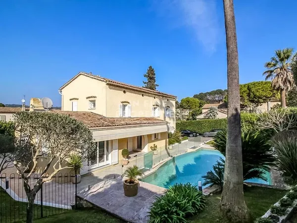 VILLA CENTRE VILLE MOUGINS