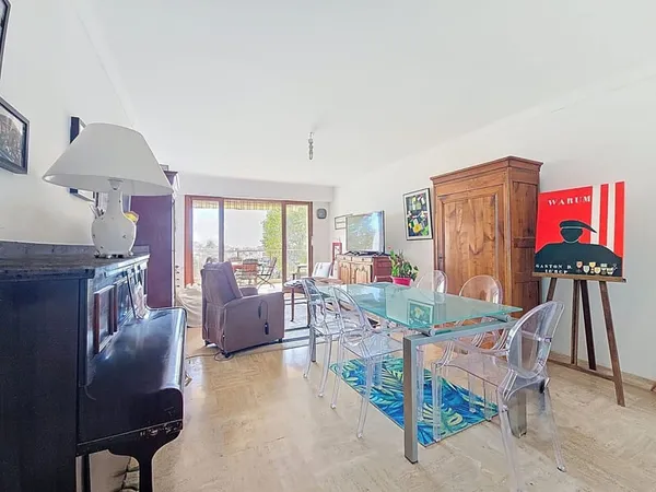 PROCHE CENTRE-VILLE - AVANT DERNIER ETAGE - 4 PIECES 98 M2 -
