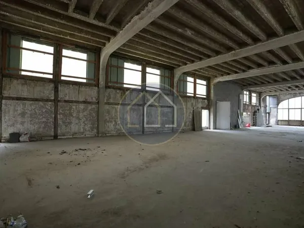 Superbe Loft de 177,5m² à Aménager avec terrasse périphérique de 77m2, en Plein Centre Ville - Futur