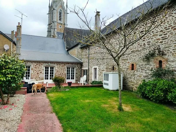 Maison de bourg Courcite 8 pièces 158m²