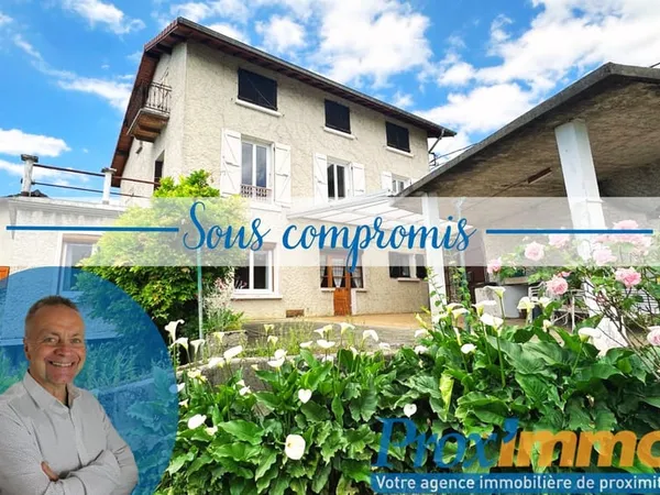 Une Maison en Pierre de 95 m² à rénover entièrement sur 886 m² de terrain.