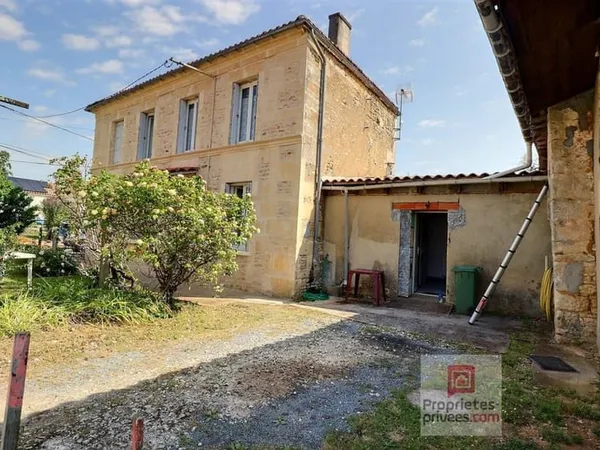 Deux Maisons 7 pièces dont 1 entièrement rénovée avec garage, dépendances + une autre maison attenan