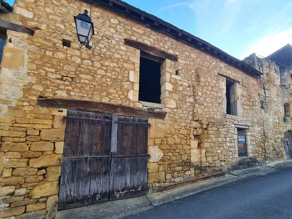 Charmante Maison de Village en Pierre avec un Potentiel Exceptionnel