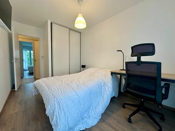 CHAMBRE AVEC UN BALCONNET - COLOCATION - VILLEJEAN - METRO - RENNES.