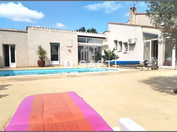 Villa de Prestige avec Piscine - Espace Bien-Être & Double Garage