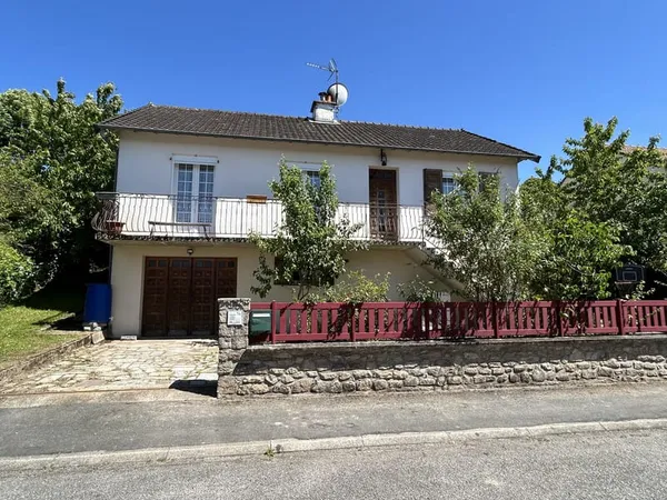 Maison Indépendante 5 Chambres , 140m2 avec sous sol, sur pa