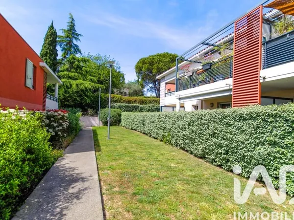 BEAU 3P AVEC JARDIN ET PISCINE