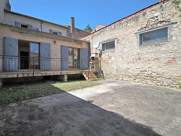 AGEN CENTRE - Maison de ville de 150 m² de type 4 avec terrasse, jardin et cave.