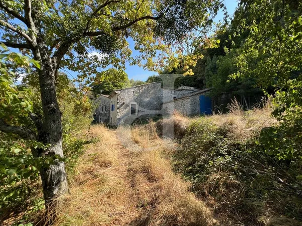 Deux maisons en pierre à rénover - Région Dieulefit