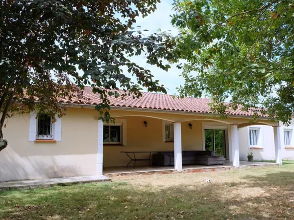 Village Bord de riviere - Maison plein pied familial avec quatre chambres