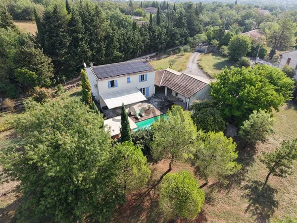 BASTIDE CÉVENOLE AVEC JARDIN PLAT ET PISCINE A PROXIMITÉ DE