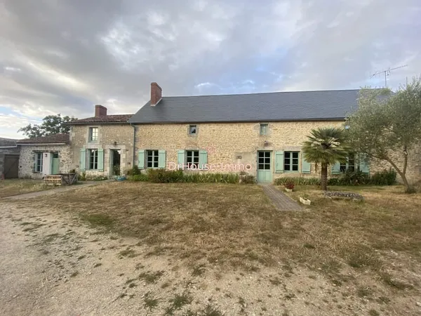 PROPRIETE D'EXCEPTION A BOIVRE LA VALLEE - 265 M2 HABITABLES - TRES NOMBREUSES DEPENDANCES - BOIS ET