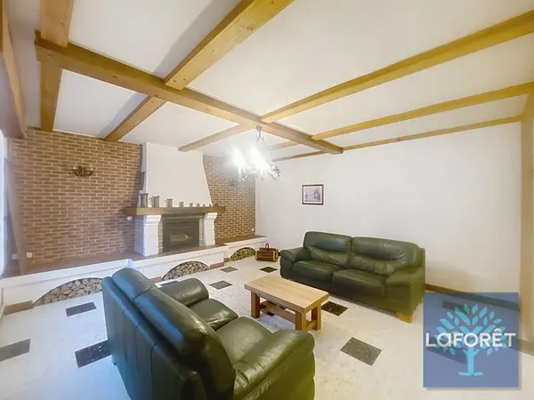 Maison semi individuelle semi plain-pied 2 chambres 170m2 Garage 220 m2