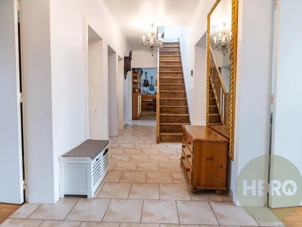 Maison spacieuse à Plaisir 179 m² avec 8 chambres