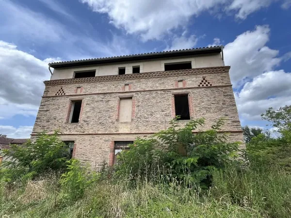 Magnifique maison en pierre à finir