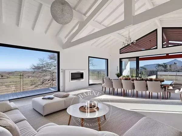 URRUGNE, MAISON CONTEMPORAINE AVEC VUE MER ET MONTAGNE