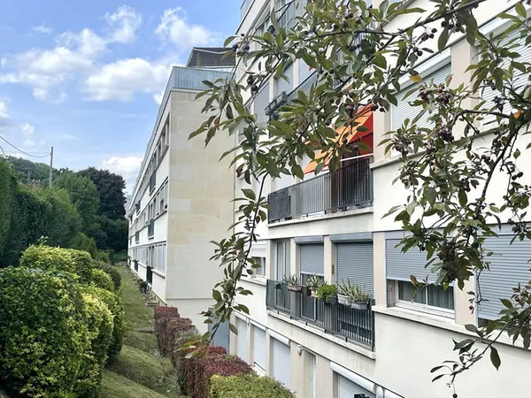 APPARTEMENT ST CYR L'ECOLE - 4 PIECES - 3 CHAMBRES -