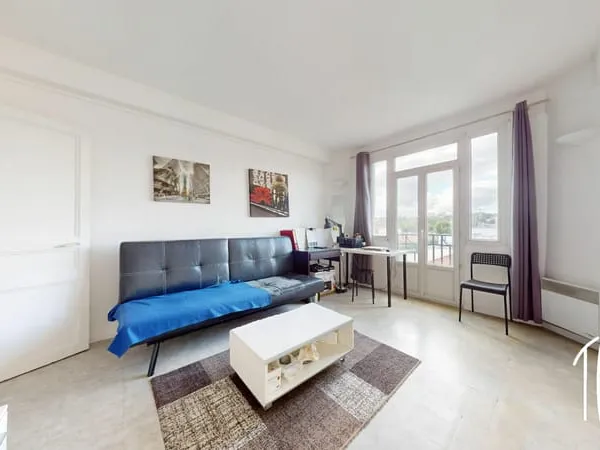 THIAIS - STUDIO 21.30 M2 - CAVE - COMMERCES - TRANSPORTS (GARE RER C)