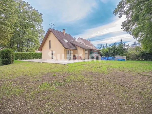 Maison jumelée T6 de 116m2 avec garage sur terrain de 620m2!