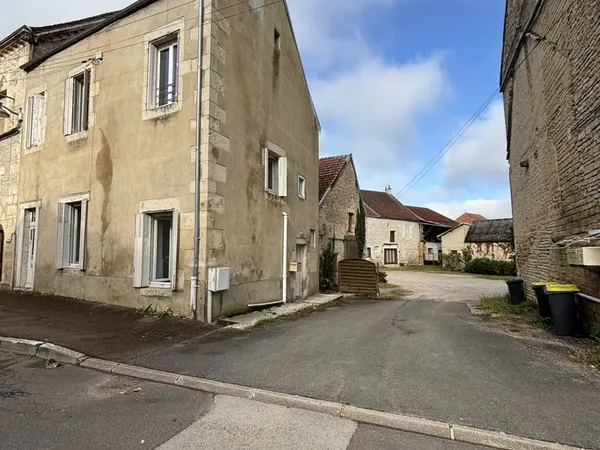 CHATILLON SUR SEINE : Proche du centre ville maison de 90m2r