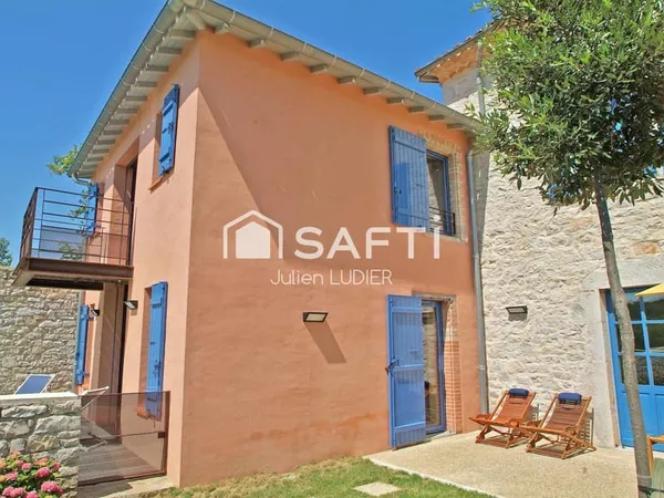 Maison en pierre de 245 m2, entièrement rénovée.