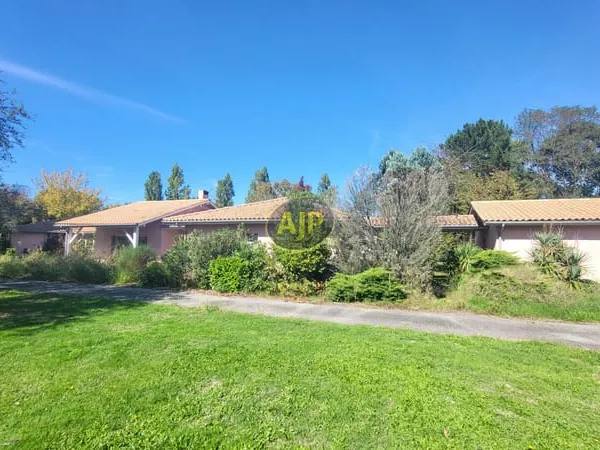 Maison Mérignac 160m² sur terrain 8400m²