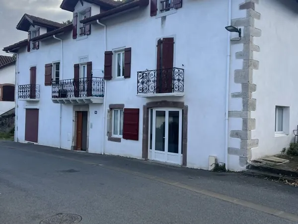 Loft mansardé de 160 m2 à découvrir à Saint-Étienne-de-Baïgo